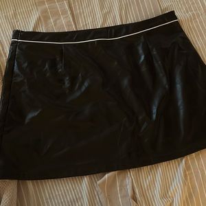 Fake black Leather Skirt Size 4x - Cider